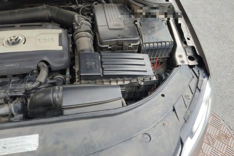 Used Volkswagen Magotan 2015 Facelift 1.8TSI Luxury Model Engine Bay Left