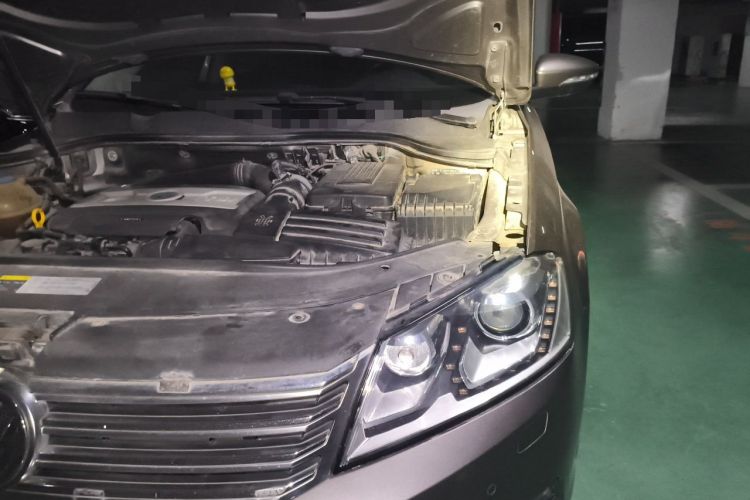 Used Volkswagen Magotan 2015 2.0 TSI Luxury Model Engine Bay Left