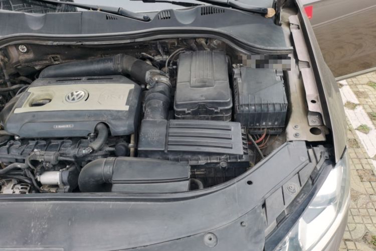 Used Volkswagen Magotan 2015 Revised 1.8TSI Prestige Version Engine Bay Left