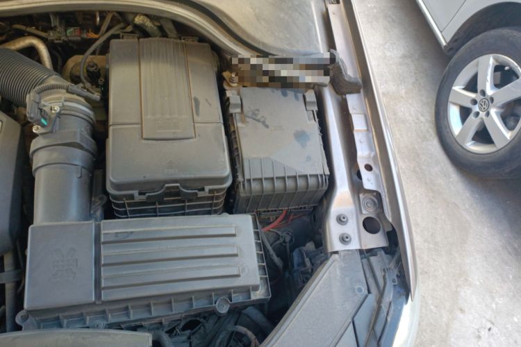 Used Volkswagen Magotan 2015 2.0 TSI Prestige Model Engine Bay Left