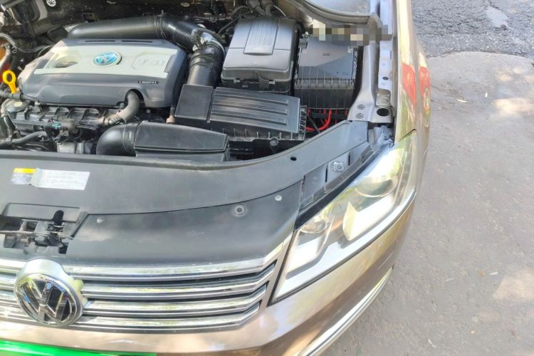 Used Volkswagen Magotan 2015 1.8TSI Luxury Model Engine Bay Left