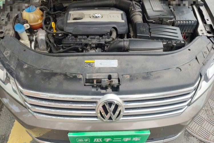 Used Volkswagen Magotan 2015 Facelift 1.8TSI Luxury Model Engine Bay