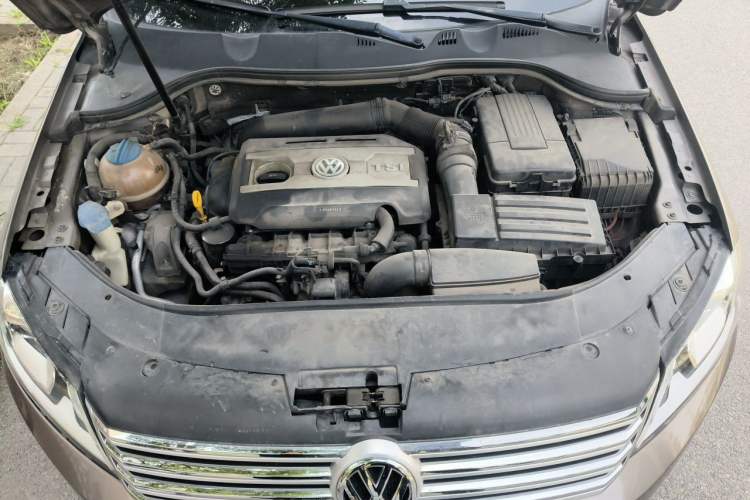 Used Volkswagen Magotan 2015 Revised 1.8TSI Prestige Version Engine Bay