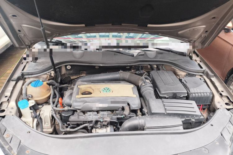 Used Volkswagen Magotan 2015 1.8TSI Luxury Model Engine Bay