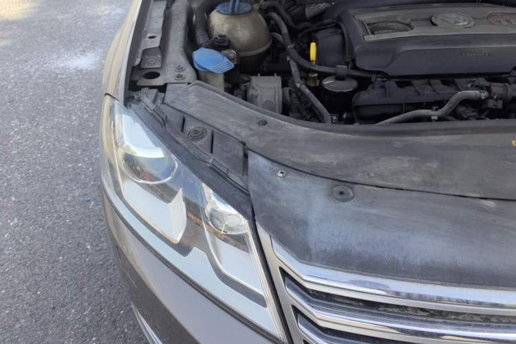 Used Volkswagen Magotan 2015 Revised 1.8TSI Prestige Version Engine Bay Right