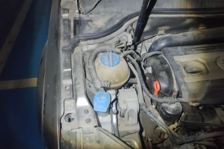 Used Volkswagen Magotan 2015 1.8TSI Advanced Model Engine Bay Right