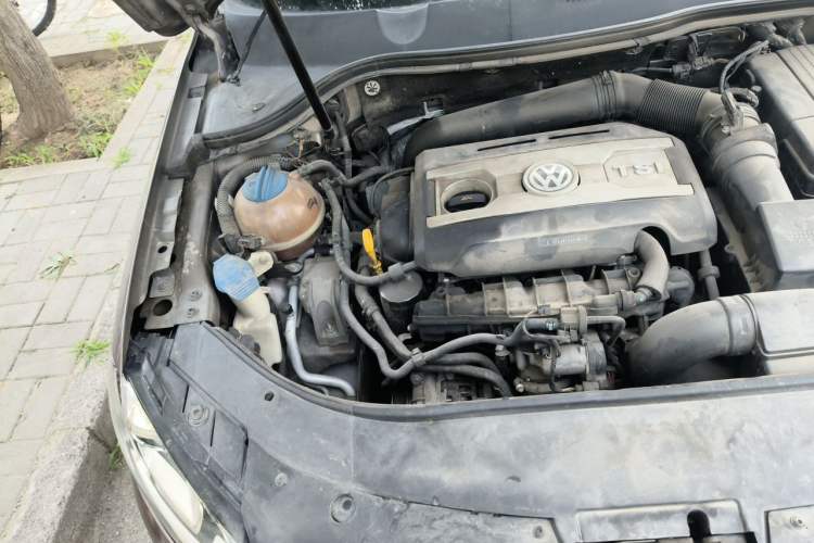 Used Volkswagen Magotan 2015 Revised 1.8TSI Prestige Version Engine Bay Right