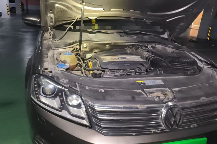 Used Volkswagen Magotan 2015 2.0 TSI Luxury Model Engine Bay Right