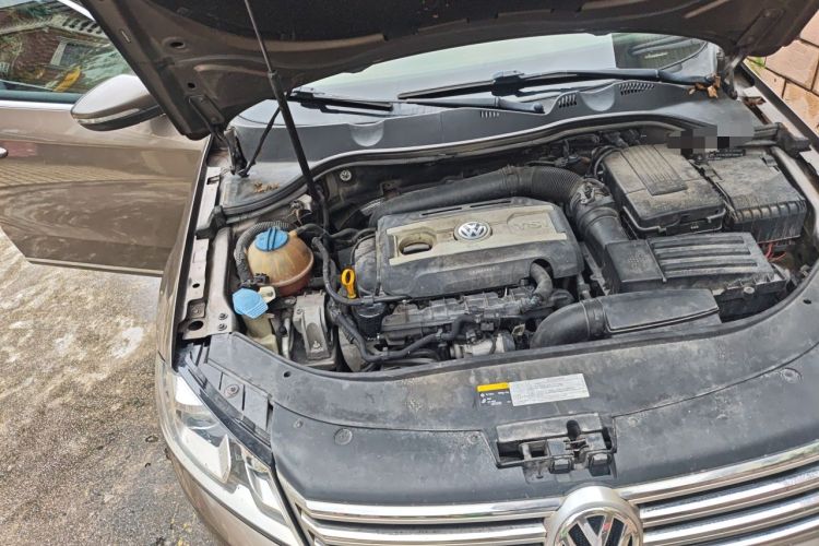 Used Volkswagen Magotan 2015 Facelift 1.8TSI Luxury Model Engine Bay Right