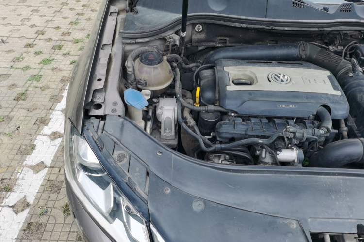 Used Volkswagen Magotan 2015 Revised 1.8TSI Prestige Version Engine Bay Right