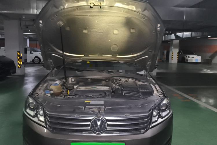 Used Volkswagen Magotan 2015 2.0 TSI Luxury Model Engine Bay
