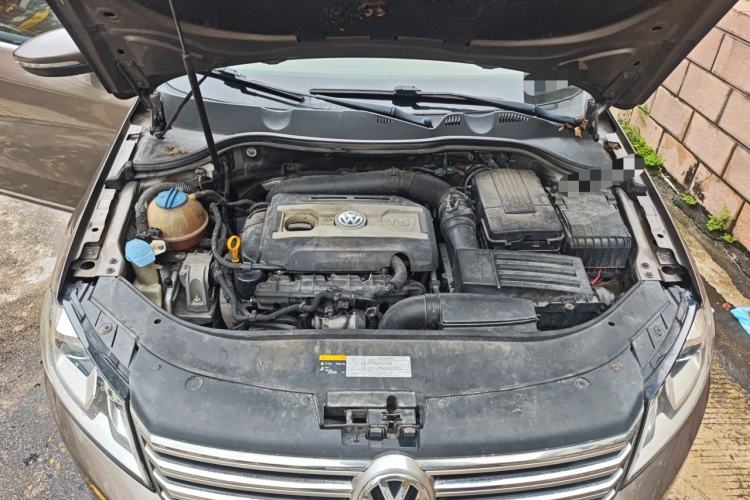 Used Volkswagen Magotan 2015 Facelift 1.8TSI Luxury Model Engine Bay