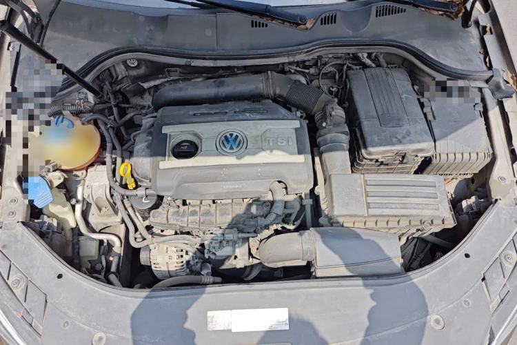 Used Volkswagen Magotan 2015 Facelift 1.8TSI Luxury Model Engine Bay