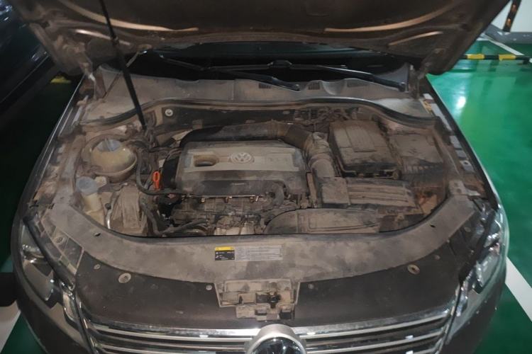 Used Volkswagen Magotan 2015 Facelift 1.8TSI Luxury Model Engine Bay