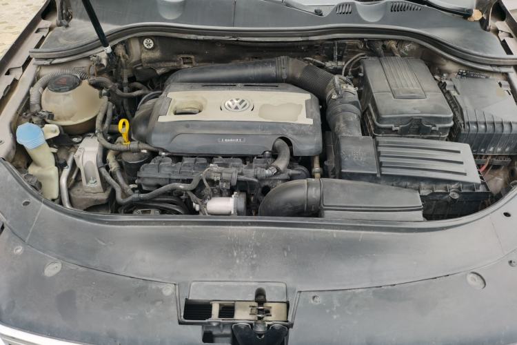 Used Volkswagen Magotan 2015 Revised 1.8TSI Prestige Version Engine Bay