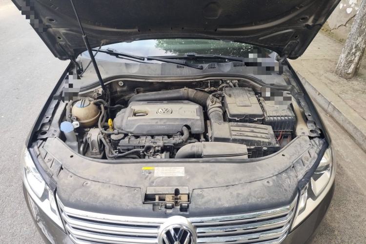 Used Volkswagen Magotan 2015 Facelift 1.8TSI Luxury Model Engine Bay