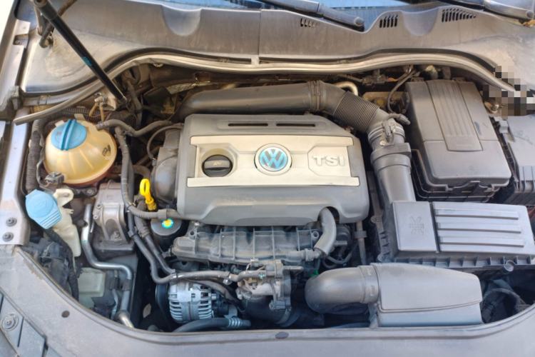 Used Volkswagen Magotan 2015 2.0 TSI Prestige Model Engine Bay