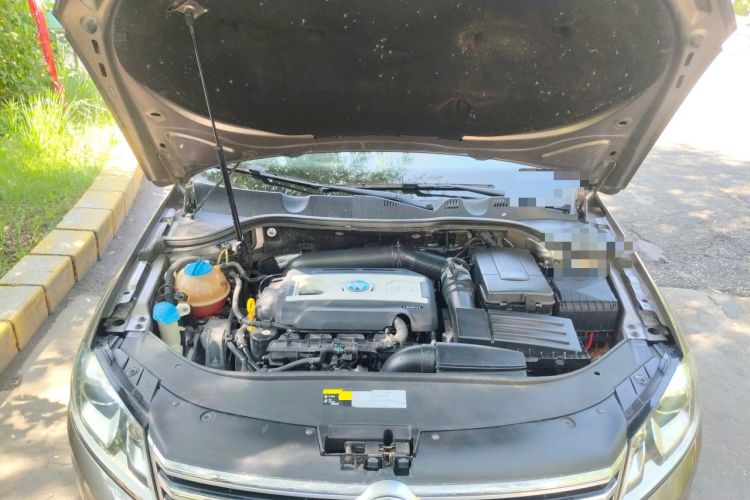 Used Volkswagen Magotan 2015 1.8TSI Luxury Model Engine Bay