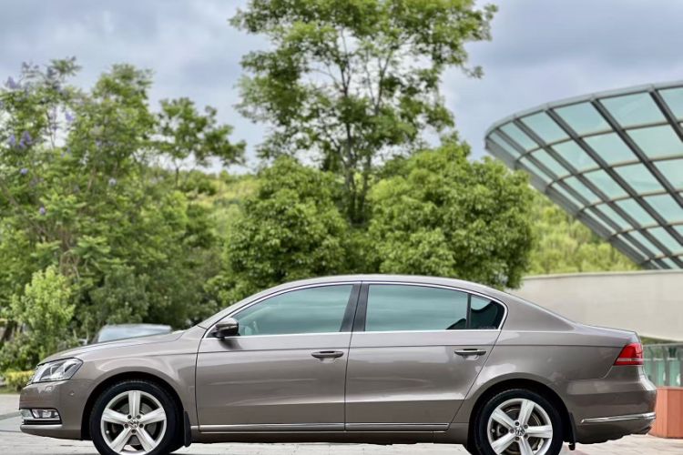 Used Volkswagen Magotan 2015 2.0 TSI Prestige Model Exterior 2