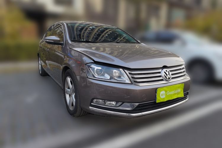 Used Volkswagen Magotan 2015 1.8TSI Luxury Model Front Right 45 Deg
