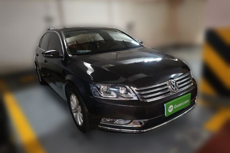 Used Volkswagen Magotan 2015 1.8TSI Luxury Model Front Right 45 Deg