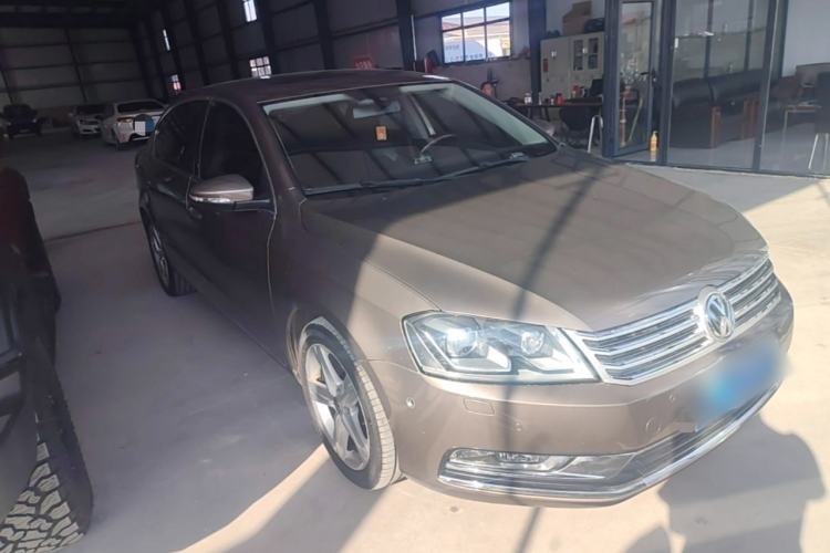 Used Volkswagen Magotan 2015 1.8TSI Prestige Model Front Right 45 Deg