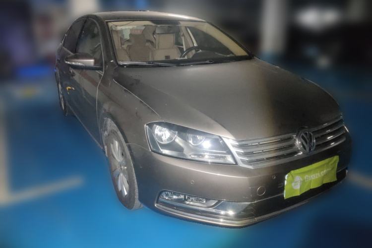 Used Volkswagen Magotan 2015 1.8TSI Advanced Model Front Right 45 Deg