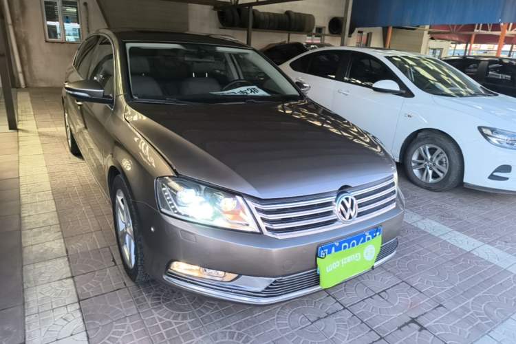 Used Volkswagen Magotan 2015 1.8TSI Prestige Model Front Right 45 Deg
