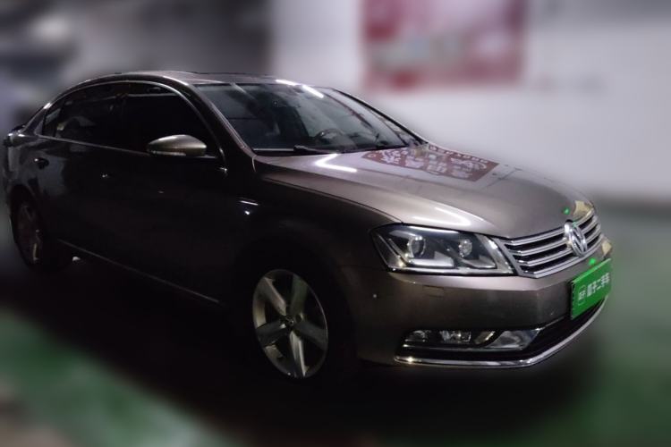 Used Volkswagen Magotan 2015 2.0 TSI Prestige Model Front Right 45 Deg