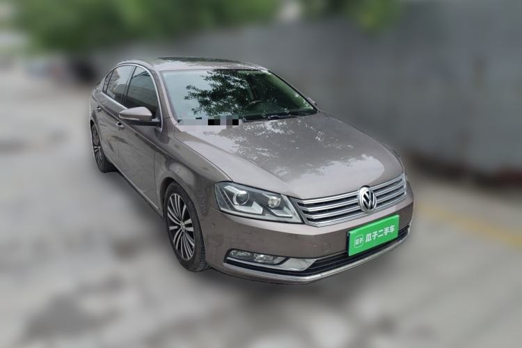 Used Volkswagen Magotan 2015 1.8TSI Prestige Model Front Right 45 Deg