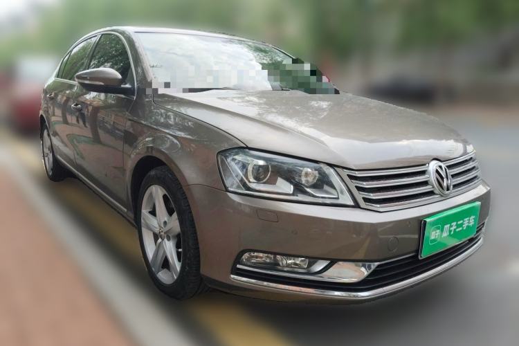 Used Volkswagen Magotan 2015 Facelift 1.8TSI Luxury Model Front Right 45 Deg
