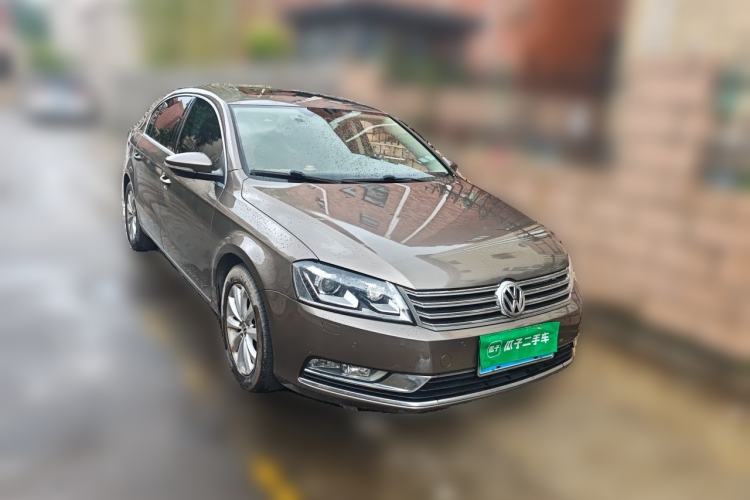 Used Volkswagen Magotan 2015 Facelift 1.8TSI Luxury Model Front Right 45 Deg