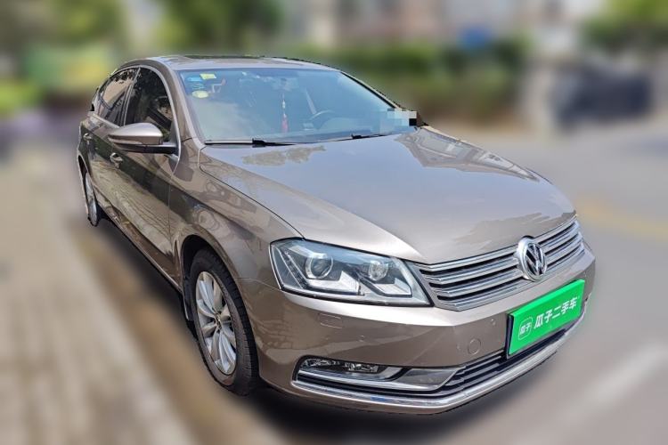 Used Volkswagen Magotan 2015 Facelift 1.8TSI Luxury Model Front Right 45 Deg