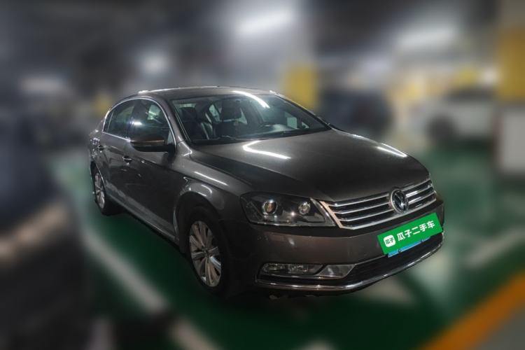 Used Volkswagen Magotan 2015 Facelift 1.8TSI Luxury Model Front Right 45 Deg