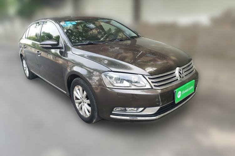 Used Volkswagen Magotan 2015 Facelift 1.8TSI Luxury Model Front Right 45 Deg