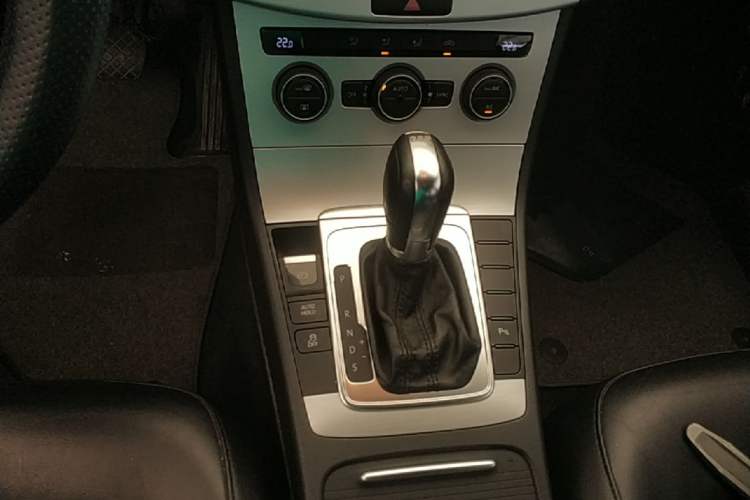 Used Volkswagen Magotan 2015 1.8TSI Advanced Model Gear Lever