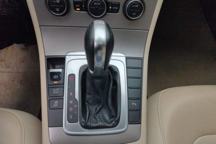 Used Volkswagen Magotan 2015 1.8TSI Advanced Model Gear Lever