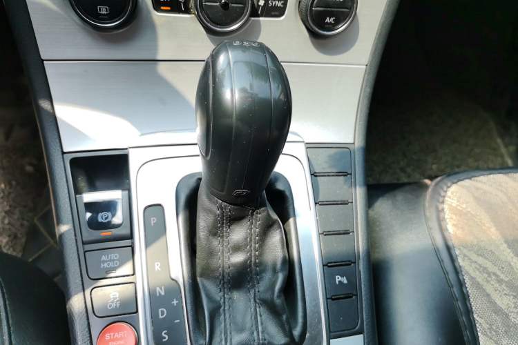 Used Volkswagen Magotan 2015 Revised Version 2.0 TSI Luxury Edition Gear Lever
