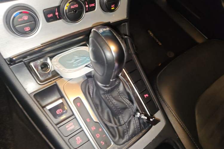 Used Volkswagen Magotan 2015 1.8TSI Luxury Model Gear Lever