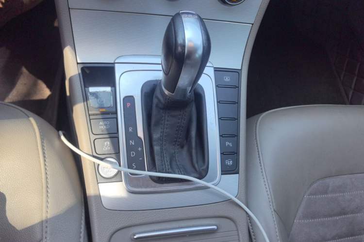 Used Volkswagen Magotan 2015 Revised 1.8TSI Prestige Version Gear Lever
