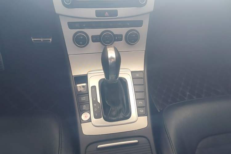 Used Volkswagen Magotan 2015 1.8TSI Prestige Model Gear Lever