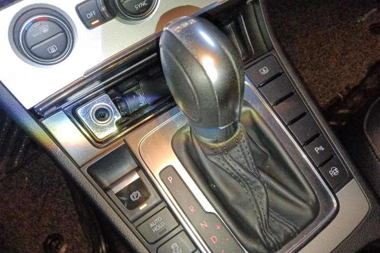 Used Volkswagen Magotan 2015 Revised Version 2.0 TSI Prestige Edition Gear Lever