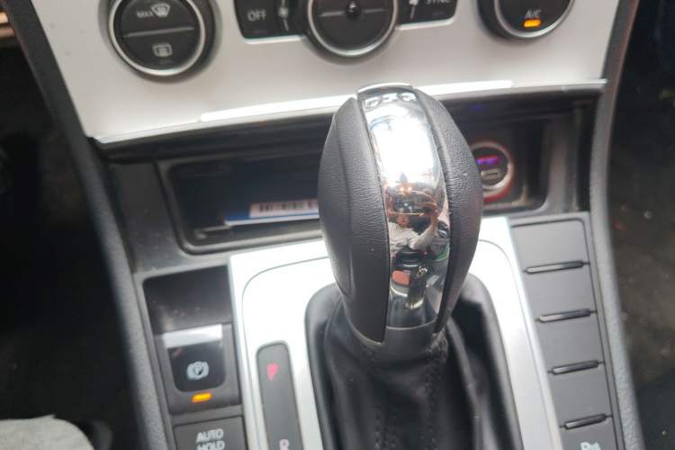 Used Volkswagen Magotan 2015 Facelift 1.8TSI Luxury Model Gear Lever