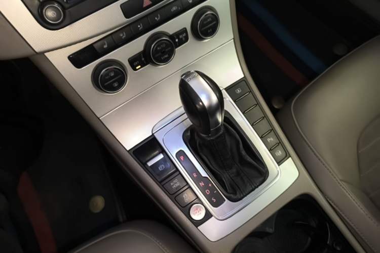 Used Volkswagen Magotan 2015 1.8TSI Prestige Model Gear Lever