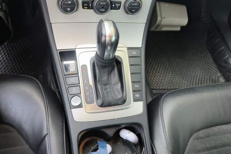 Used Volkswagen Magotan 2015 Revised 1.8TSI Prestige Version Gear Lever