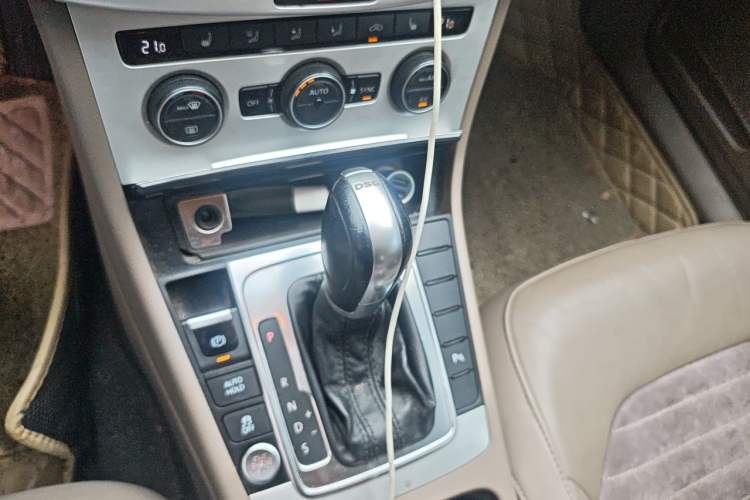 Used Volkswagen Magotan 2015 Facelift 1.8TSI Luxury Model Gear Lever
