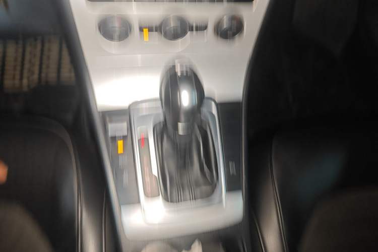 Used Volkswagen Magotan 2015 Facelift 1.8TSI Luxury Model Gear Lever