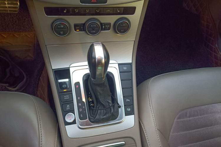 Used Volkswagen Magotan 2015 2.0 TSI Prestige Model Gear Lever