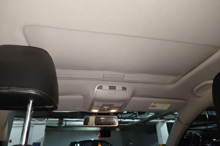 Used Volkswagen Magotan 2015 1.8TSI Luxury Model Headliner