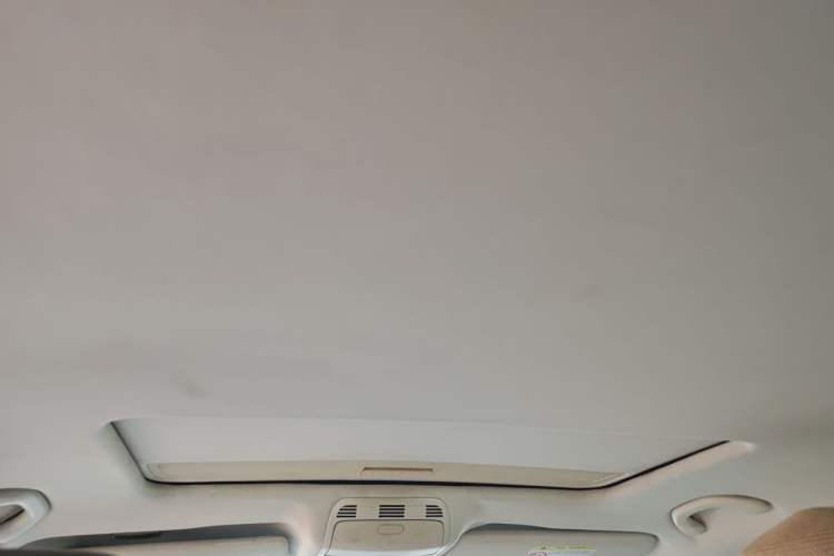 Used Volkswagen Magotan 2015 Facelift 1.8TSI Luxury Model Headliner